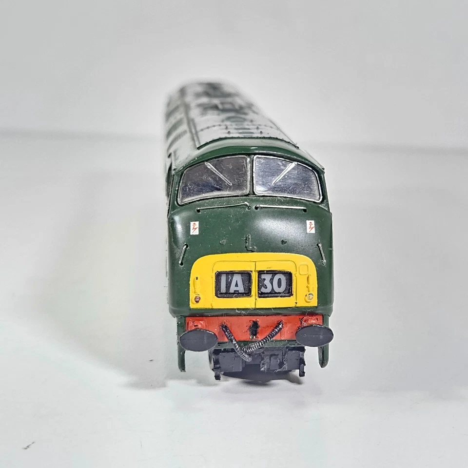 Mainline Class 42 Warship Diesel No.D824 Highflyer Green OO Tested Runner Unbox. - Image 4 of 4