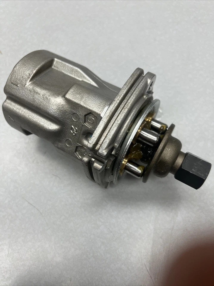 Válvula piloto Kubota SSV65/75 - mano derecha V1311-64522 Foto 3 de 3