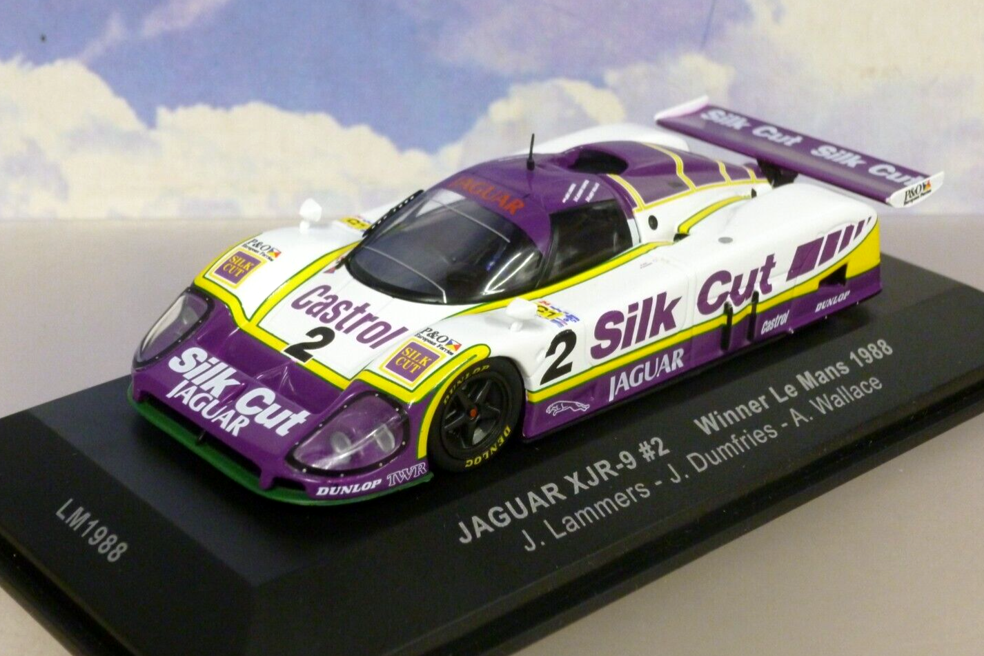 IXO 1/43 SILK CUT JAGUAR XJR-9 #2 WINNER LE MANS 1988 LAMMERS/DUMFRIES LM1988