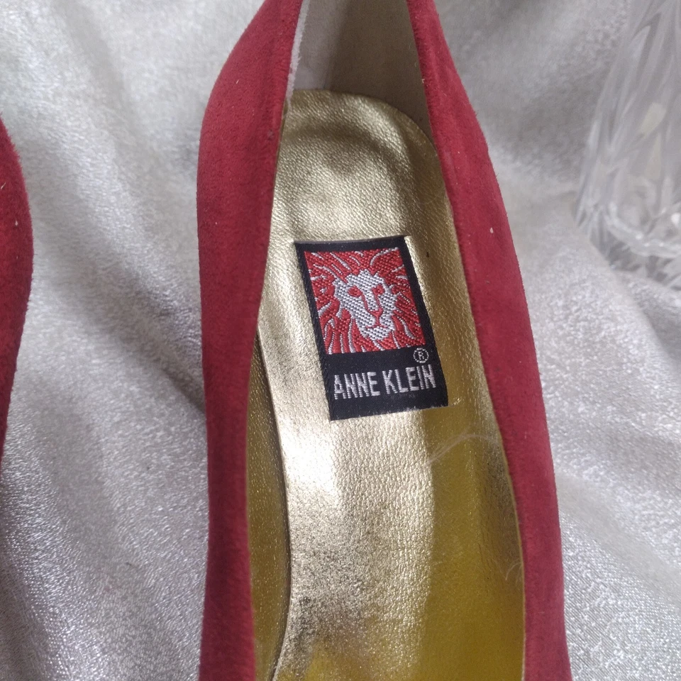 Zapatos de salón Anne Klein vintage de gamuza rojos talla 6 M hechos en Estados Unidos en Italia usados una vez Foto 2 de 4