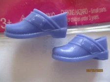 BARBIE DOLL / PAIR OF SHOES: BOOTS, PUMPS ....... (2900)