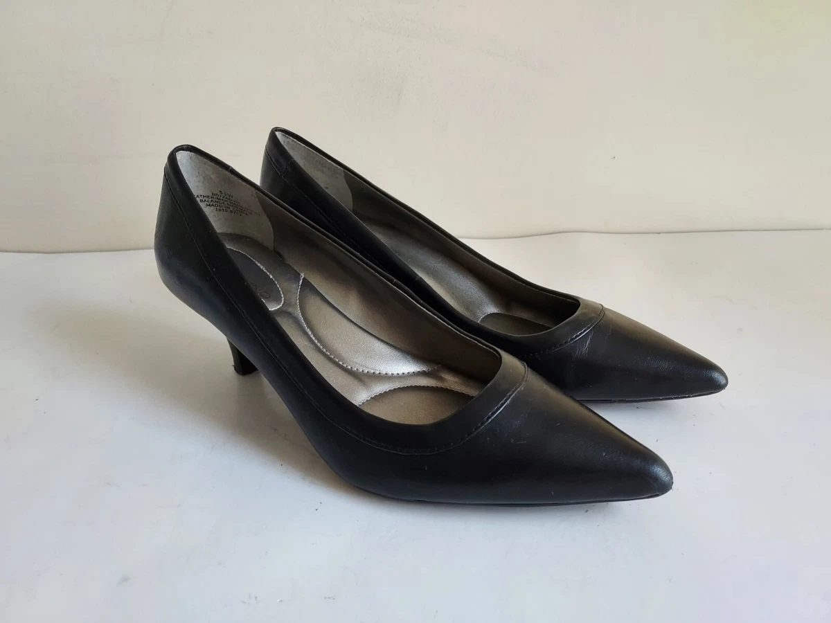 Bandolino pointed toe best sale pump