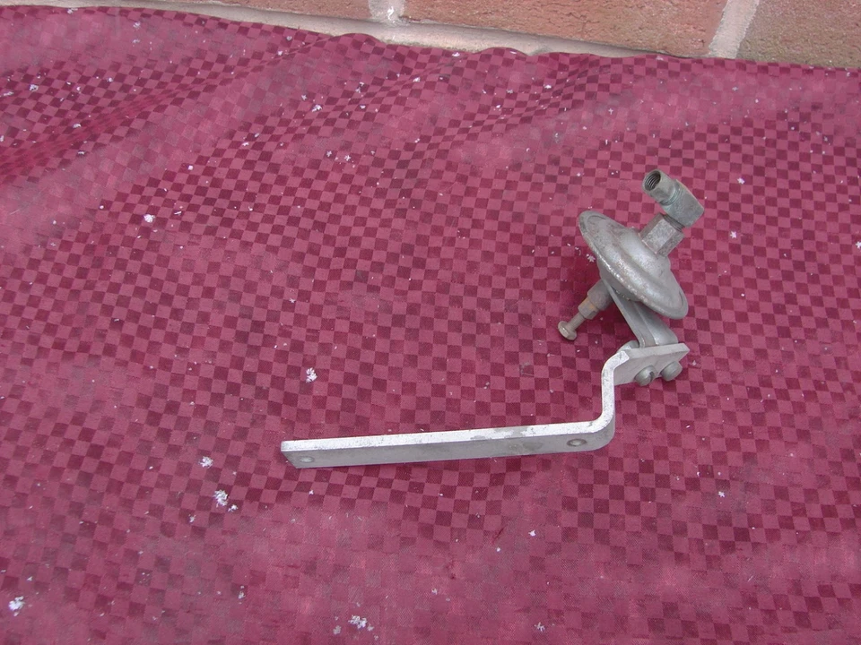 58 PONTIAC BONNEVILLE INYECCIÓN DE COMBUSTIBLE FI ACELERADOR VERIFICACIÓN DIAFRAGMA Y SOPORTE Foto 2 de 4