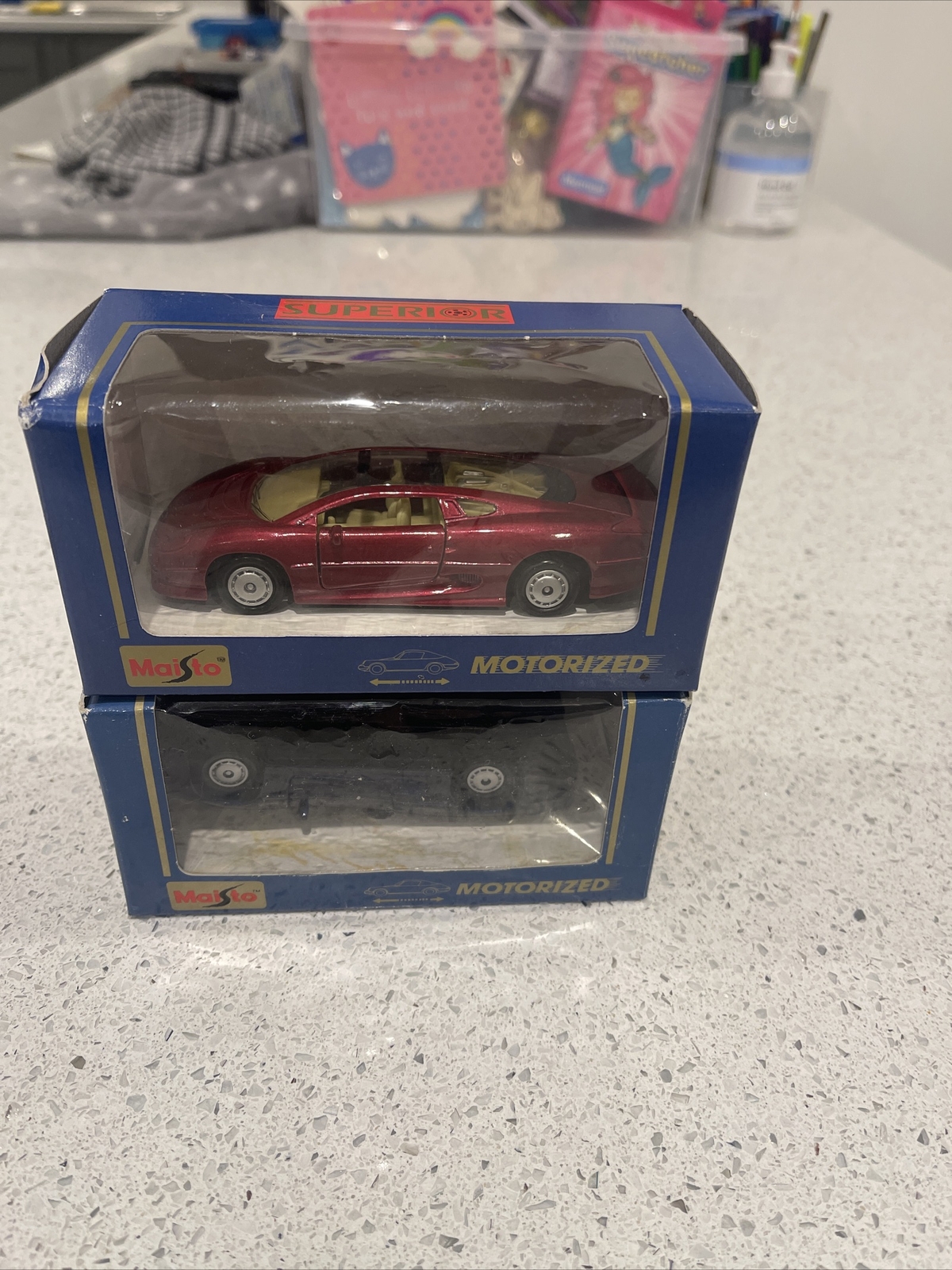 MAISTO SUPERIOR Jaguar XJ220 Die cast Model MOTORIZED Pull Back Action Boxed X2