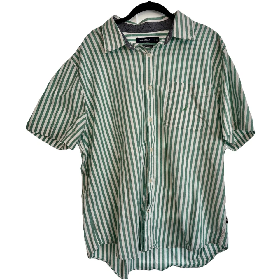 Camisa de manga corta a rayas de calce clásico Oxford elástica ajustada XXL Nautica para hombre Foto 2 de 4