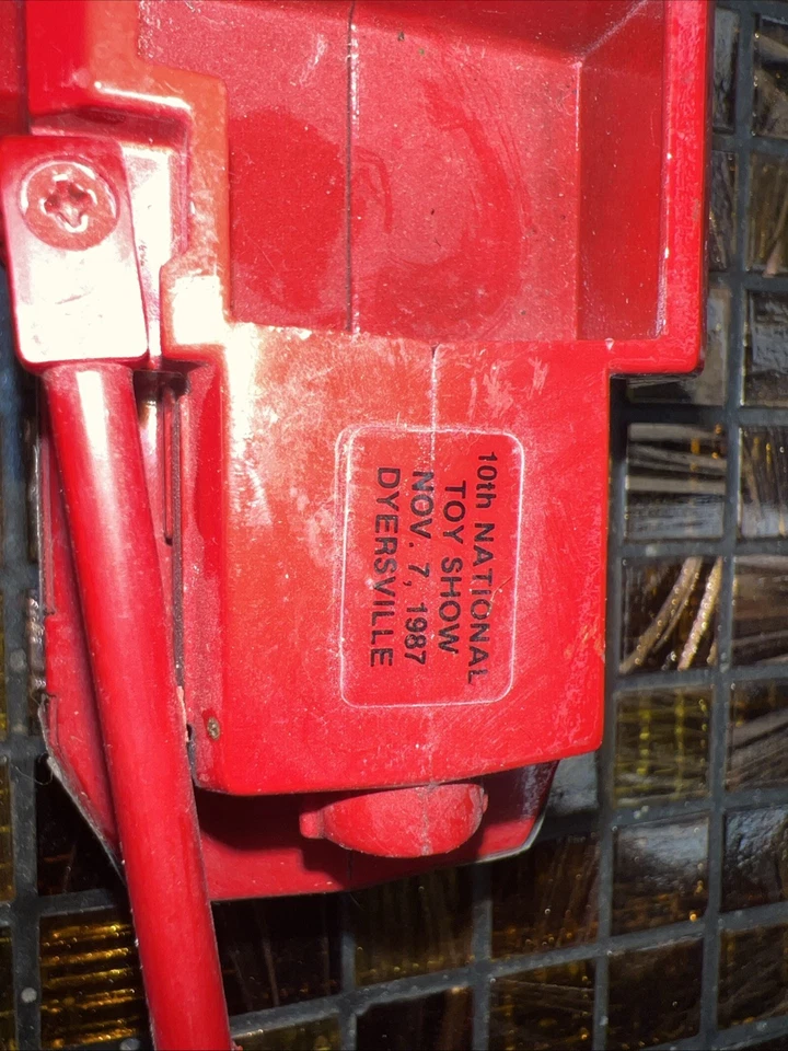 Massey Ferguson 8590 Rotary Combine W/ Grain Head Scale Diecast 1:64 1987  - Image 3 of 4