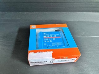 VICTRON ENERGY SMARTSOLAR MPPT 75/15 SOLAR CONTROLLER (12/24V 15A) BLUETOOTH