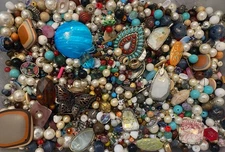 BEAD SOUP & PENDANTS 1LB Destash/Mystery Bag/Mixed Lot Craft/COLOURFUL MIX