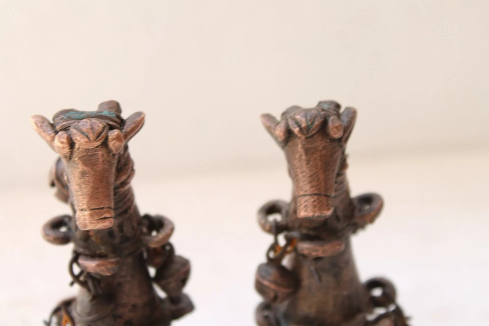 Gorra de cuerno vintage de bronce con cara de vaca de 2 piezas talla grande grabada con campanas NH4482 Foto 2 de 4