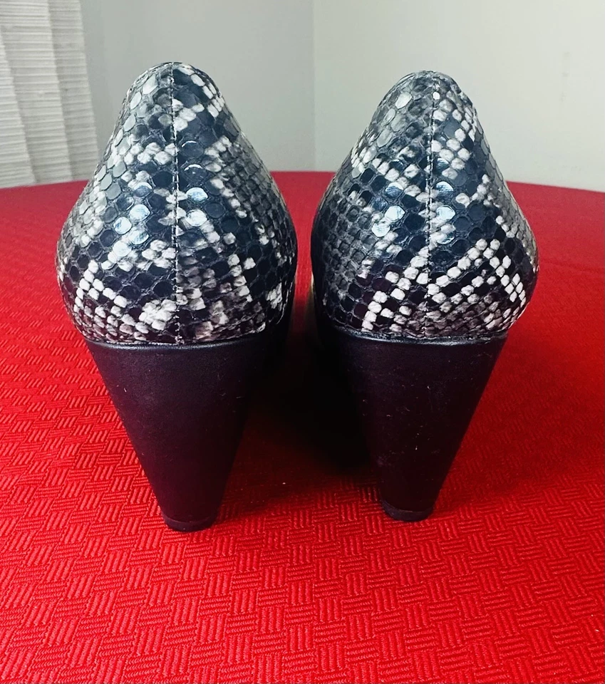 Tacones de cuña Tahari Taupe negros desnudos ColorBlock suecos piel de serpiente 8,5 W Foto 4 de 4