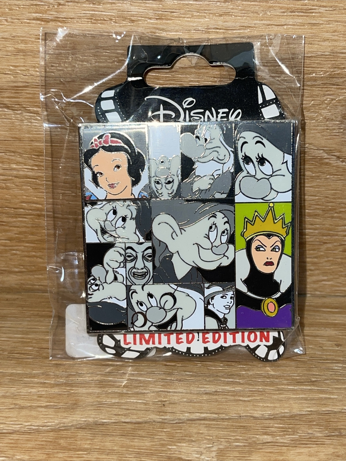 Disney DSSH Character Block Snow White & 7 Dwarfs LE 400 pin