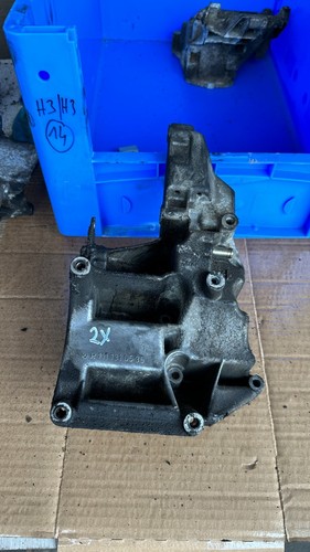 Halter Servopumpe / Klimakompressor 1111310535 Mercedes-Benz W124 W 124 M 111