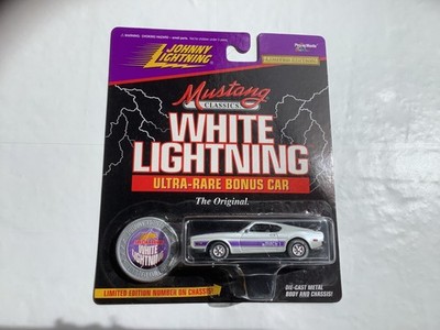 Johnny Lightning MUSTANG CLASSIC WHITE LIGHTNING 1973 MACH 1 SERIES 231-01