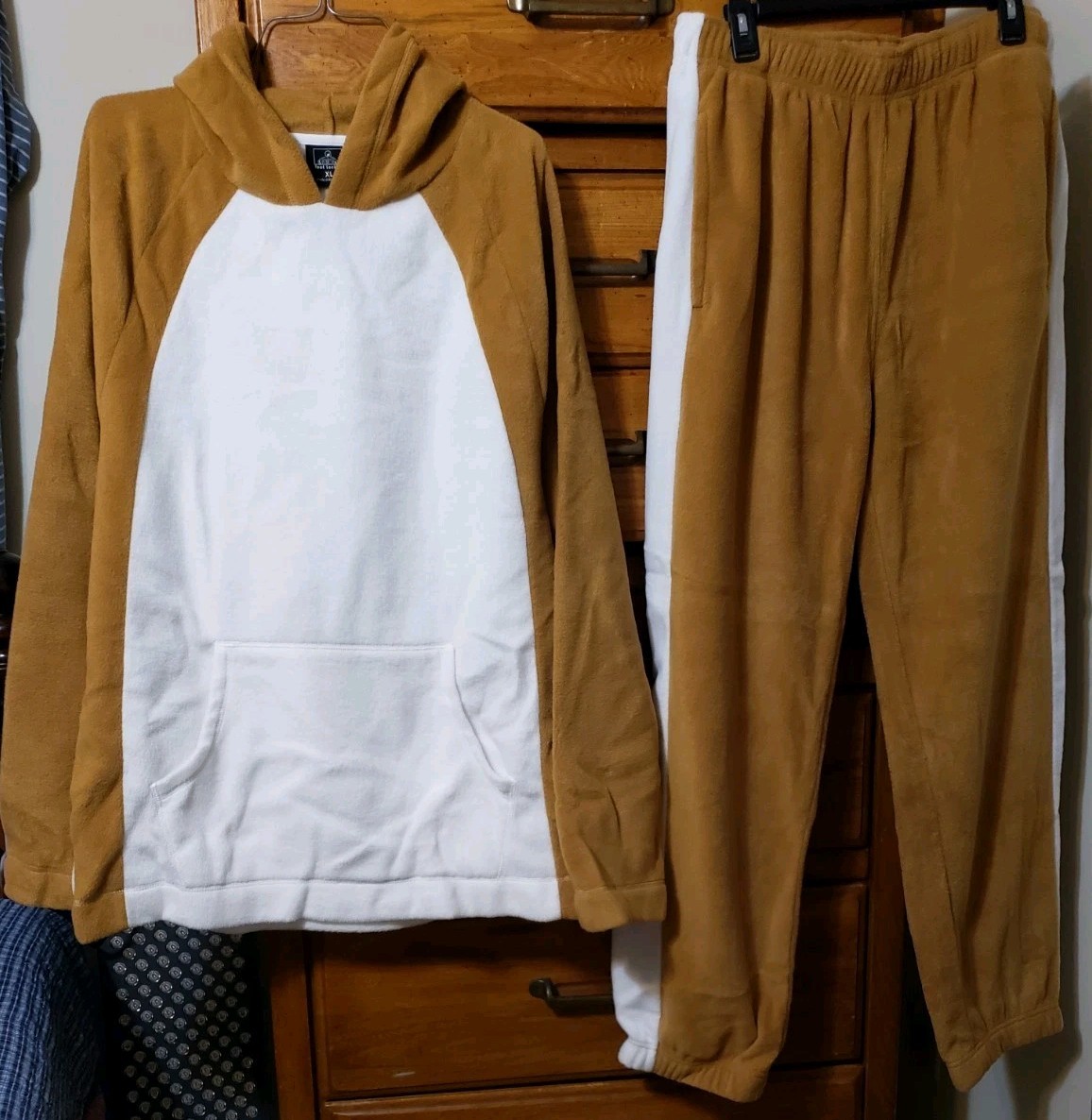 Foot Locker Fleece Tracksuit Mens XL Tan White Jo… - image 1