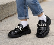 Vince Camuto Girls Black Patent Chain Loafers Bulky Size 2.5 Youth Dark Academia
