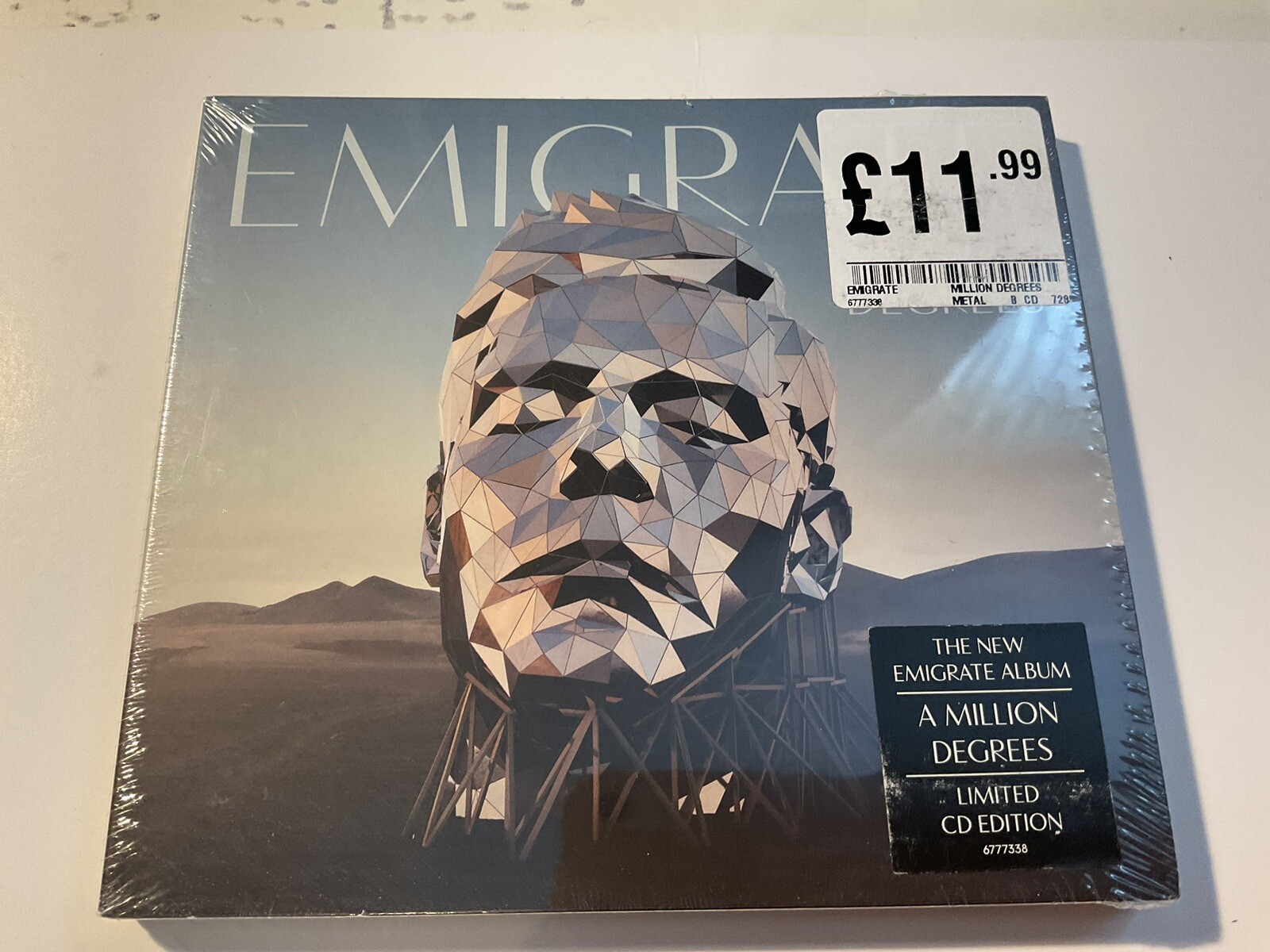 emigrate…..a million degrees…….rammstein…..2018……….CD NEW AND SEALED