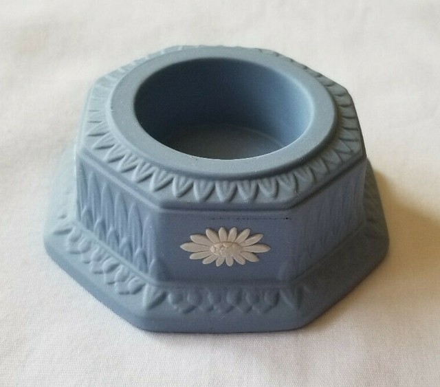 Vera Wang Wedgwood Modern Graphic Crystal Horizontal Stripe Candle