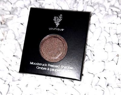 Younique MOODSTRUCK Lidschatten Refill Farbe Delicious Metal Smokey Braun Beauty