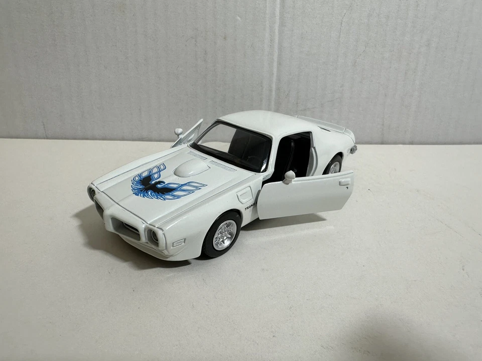 NEWRAY 1973 PONTIAC FIREBIRD TRANS AM WHITE 1:32 MODEL PULL BACK 6" NEW NO BOX - Image 3 of 4