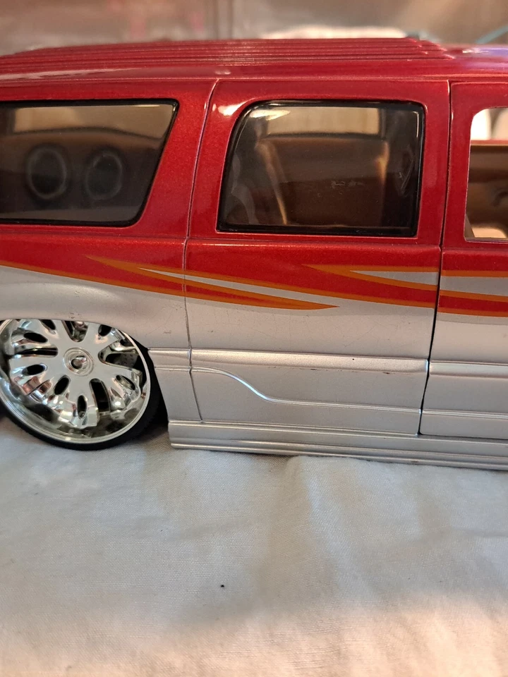  MUY RARO YUKON DENALI escala 1:18 Jada Toys DUB CITY GMC  Foto 4 de 4