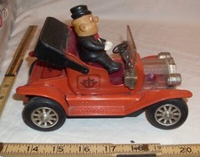OLD FASHION CAR WITH LIGHT UP ENGINE TIN TOY BATTERY CAR