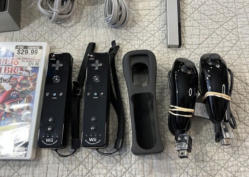Nintendo Wii Console Black With Super Smash Bros Brawl & 2 Controller - Picture 4 of 8
