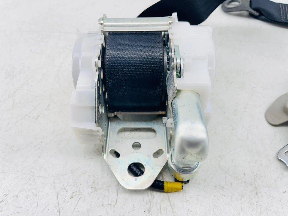 2011-2014 Lexus CT200h Front Left Driver Seat Belt Retractor OEM - Image 3 of 4