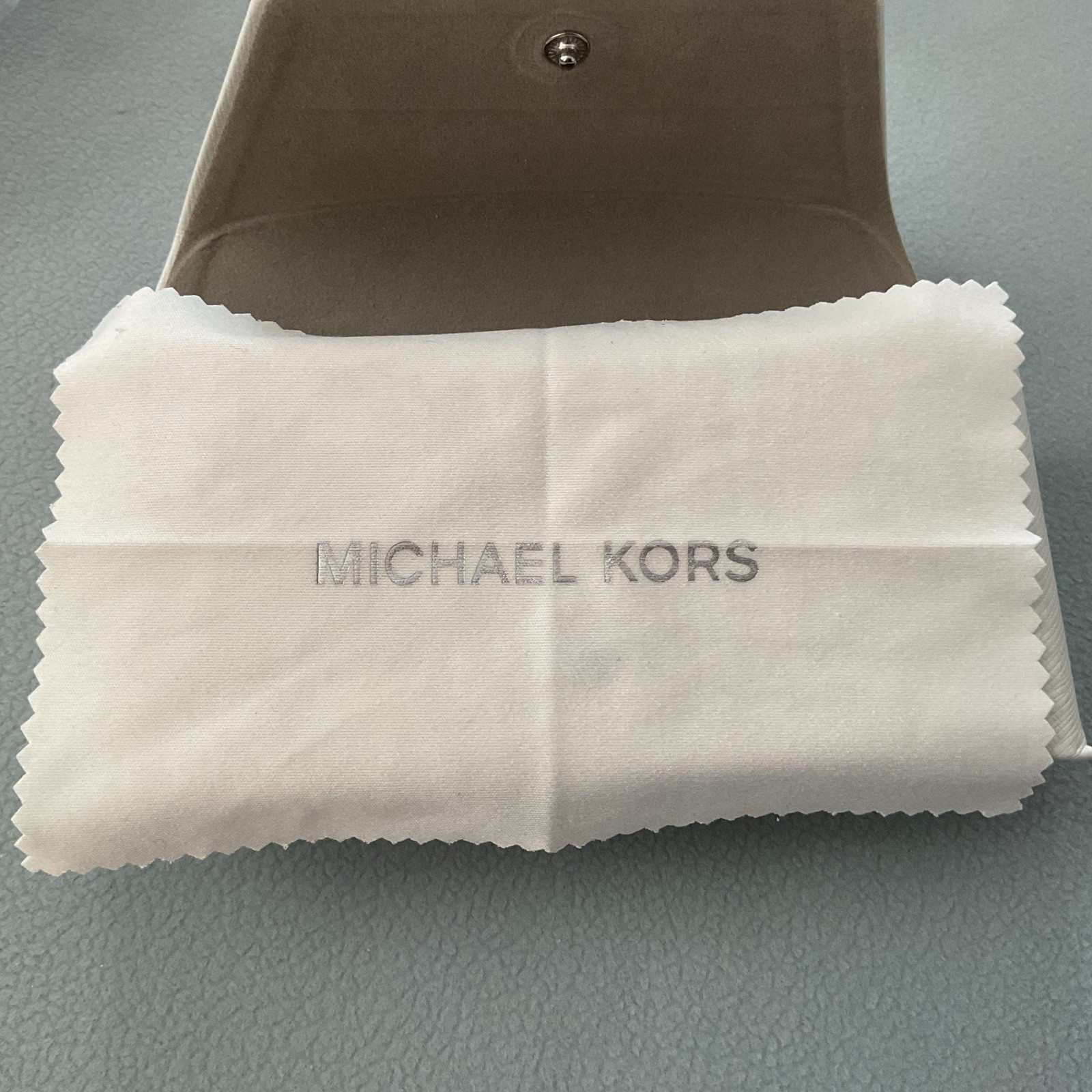 New Michael Kors White Medium Authentic Eyeglasses Sunglasses Case with Cloth thumbnail 3