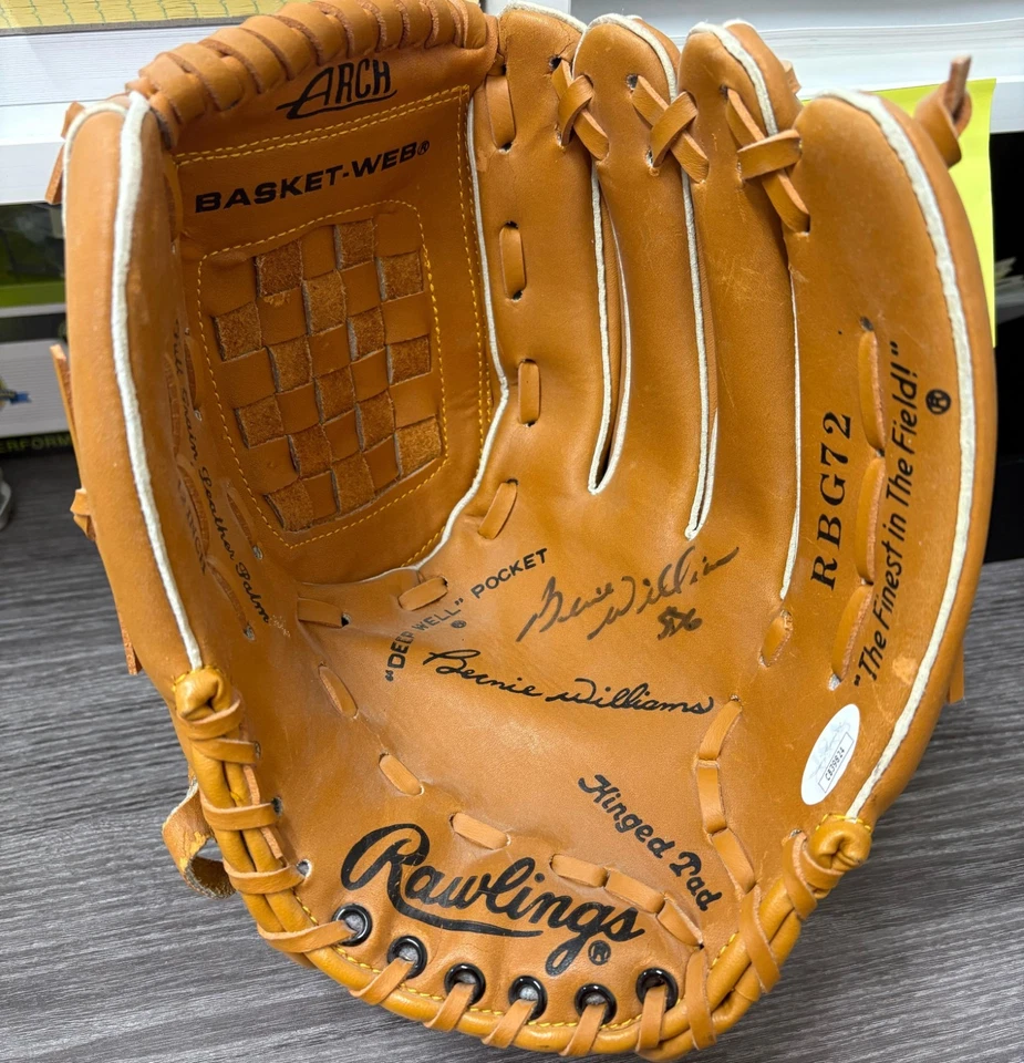 Bernie Williams Signed Baseball Glove JSA - Image 2 of 4