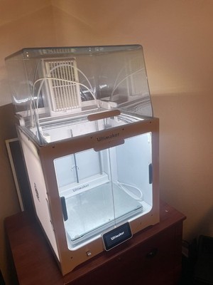 Ultimaker S5 3D Printer w/ Air Manager & Extra Filaments