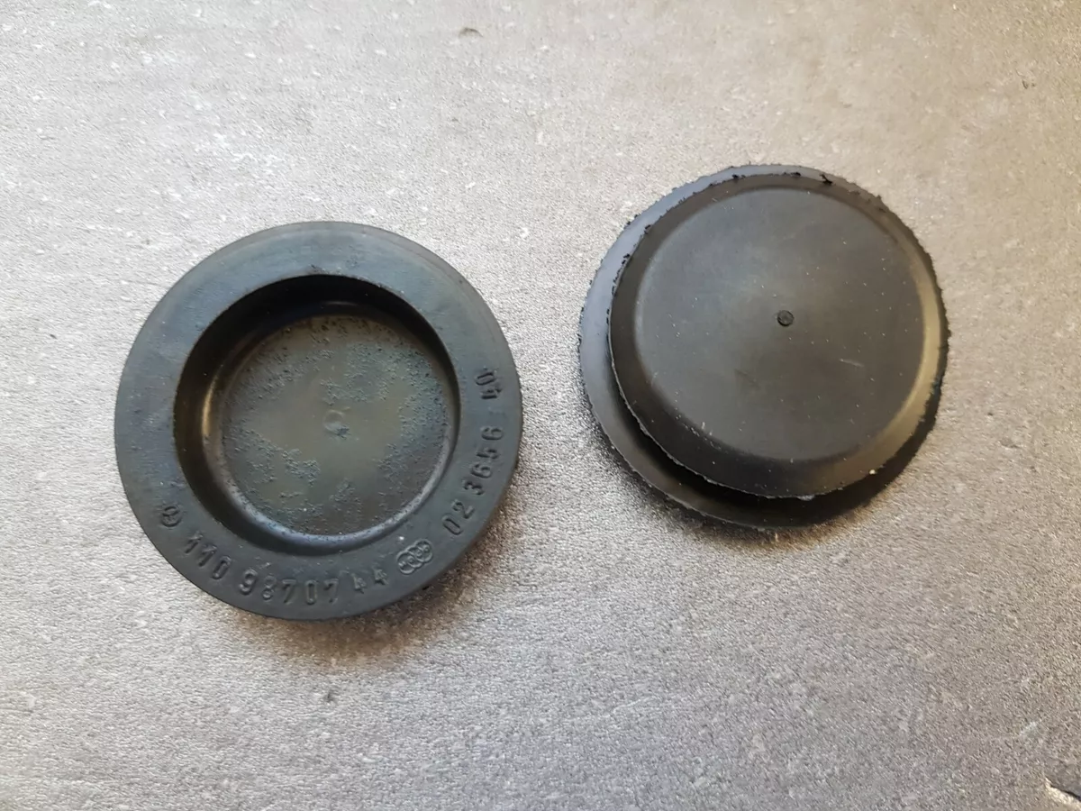 Genuine Mercedes R107 W124 W126 W116 W140 rubber grommet 