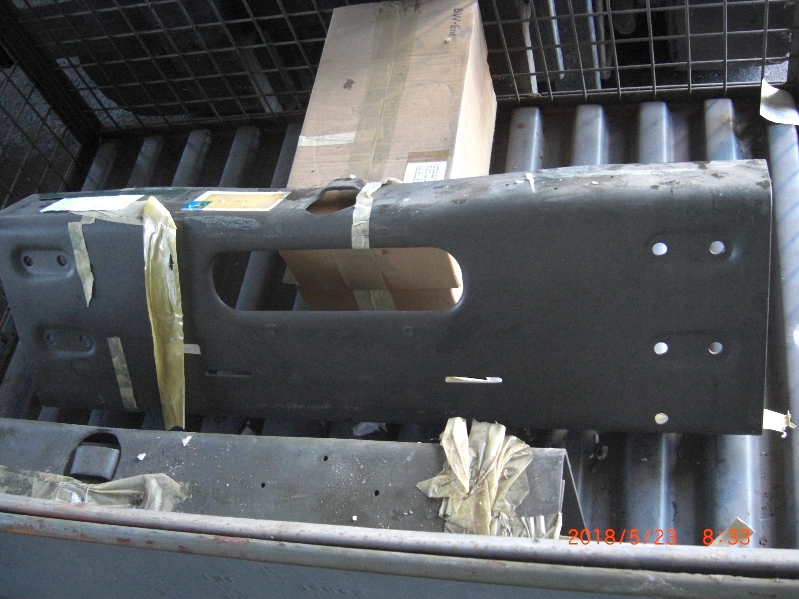 Stossfaenger Mitte vorn MERCEDES 3818850808 für LKW Ng73 SKN Etc 