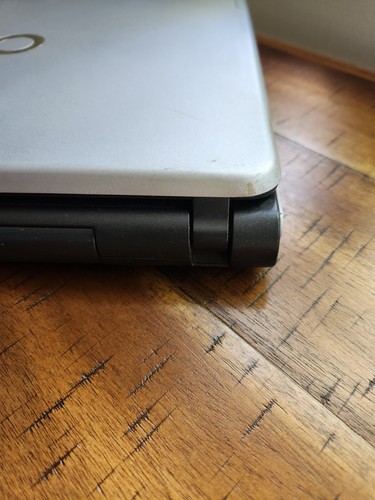Sony Vaio VGN-FS920 15.4" (Intel Pentium M @ 1.73GHz,2GB Ram,160GB HDD) Win XP - Picture 16 of 19