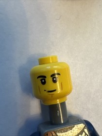 Lego #7037  CASTLE FANTASY ERA CROWN KNIGHT Archer w/ Arrow Quiver and Helmet