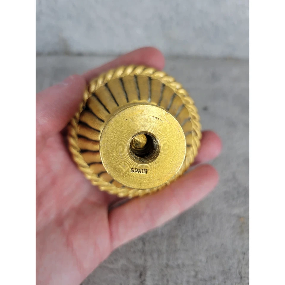 "Perilla de puerta vintage floral de latón con placa posterior en relieve España 2,5"" - deslustrada" Foto 4 de 4