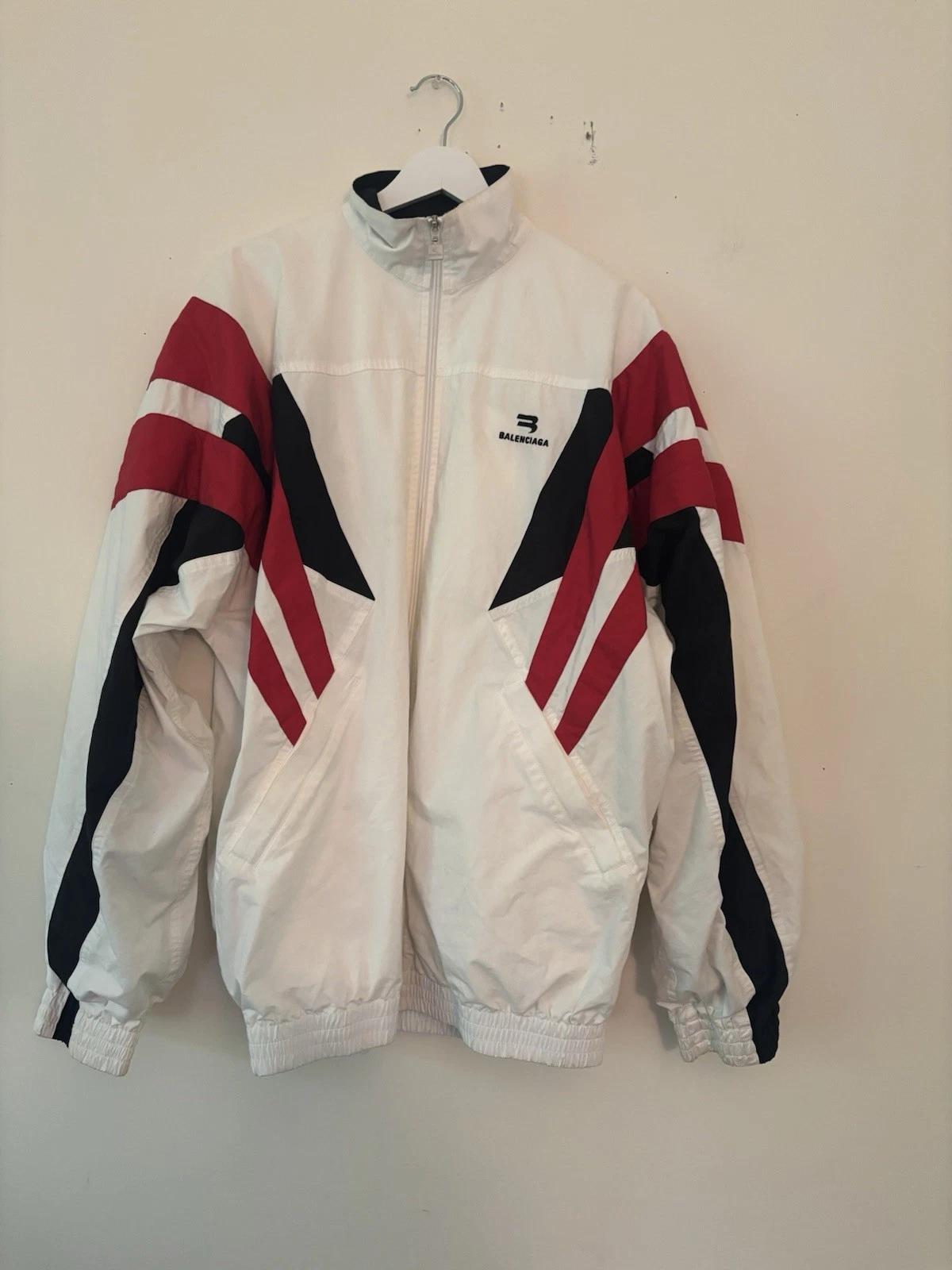 Giacca a vento Balenciaga rigida in cotone con pannelli colore bianco e rosso