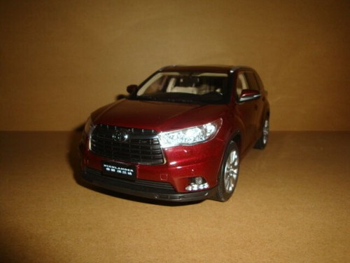 1/18 2015 new Toyota Highlander red color diecast model - Picture 3 of 8