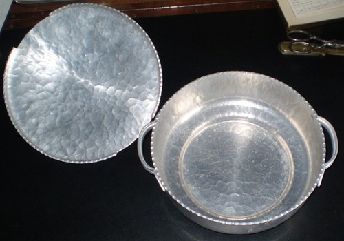 Vintage Collectible Hand Wrought Kent Aluminum Tulip Casserole Dish #461. - Picture 6 of 7