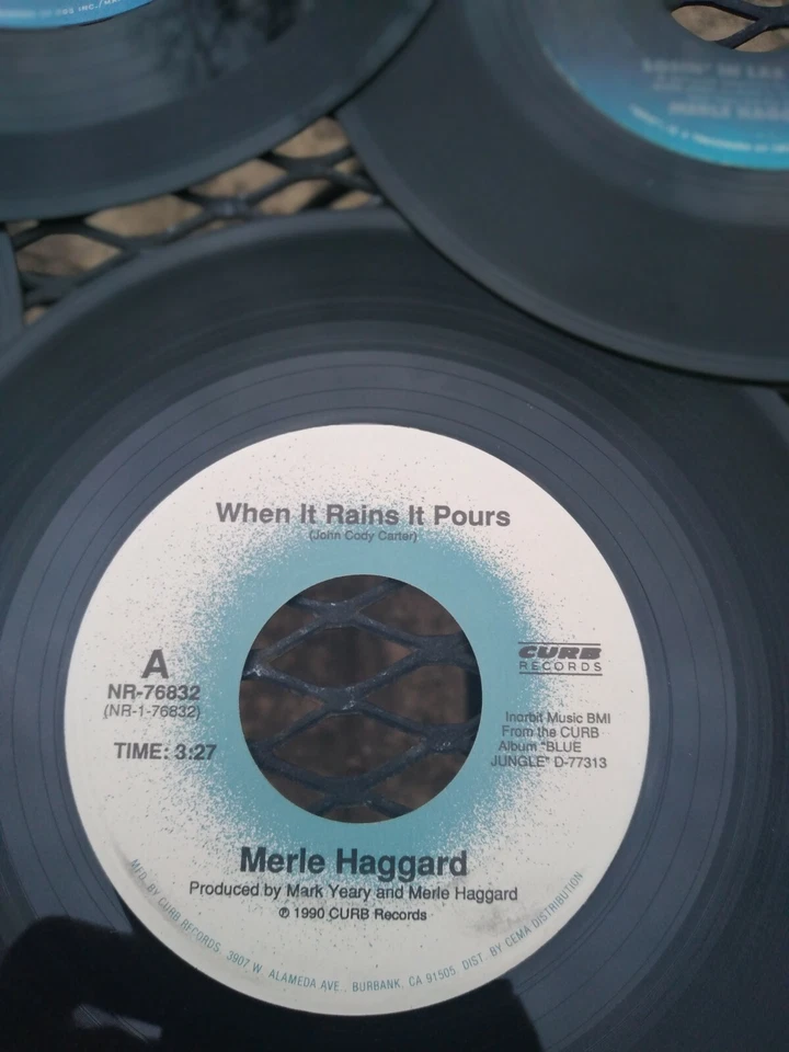 Lot of 7 MERLE HAGGARD 45's - Sing Me Back Home / Twinkle Twinkle Luck Star + - Image 3 of 4