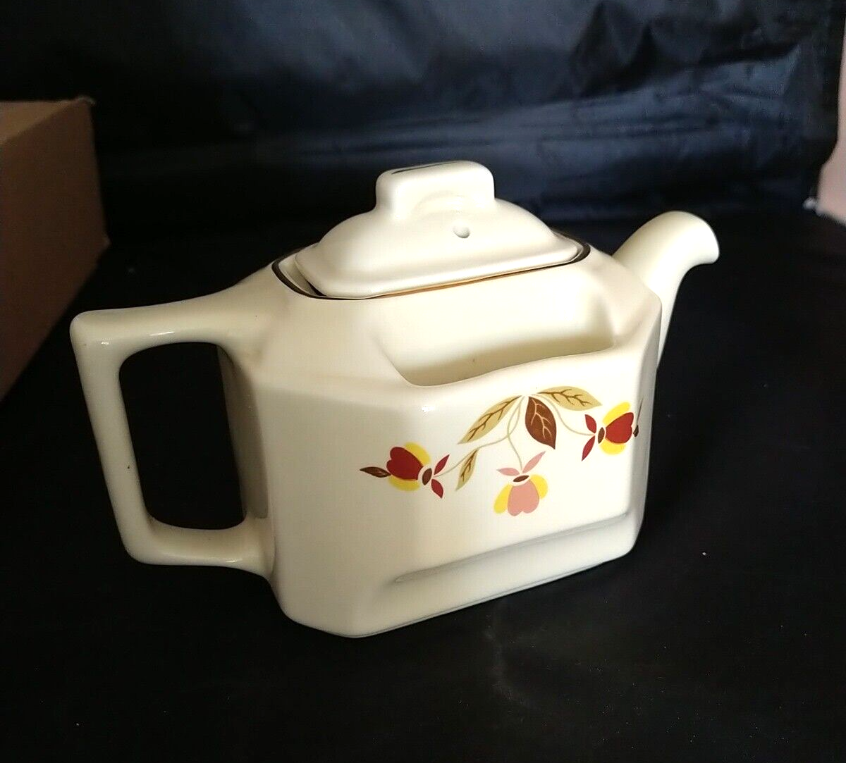 RARE Jewel Tea Teapot NALCC 2000 Hall Autumn Leaf T Ball New in Box Art