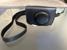 MegaGear Ever Ready  Leather Camera Case