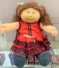 Vintage Cabbage Patch Kid Benita Doreen with Certificate International
