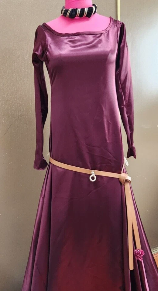 Medieval Women's Dress (handmade) size Small. Includes Head Band and Belt - Image 3 of 4