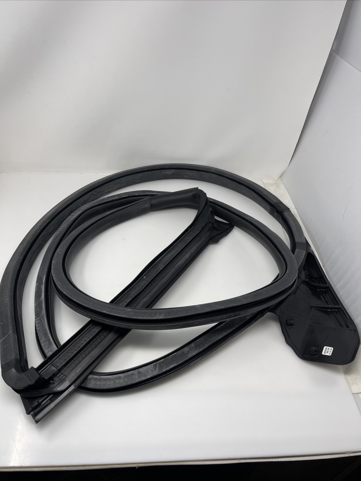 New OEM LAMBORGHINI Urus Left Side Inner Door Seal Black Rubber 4ML831707A