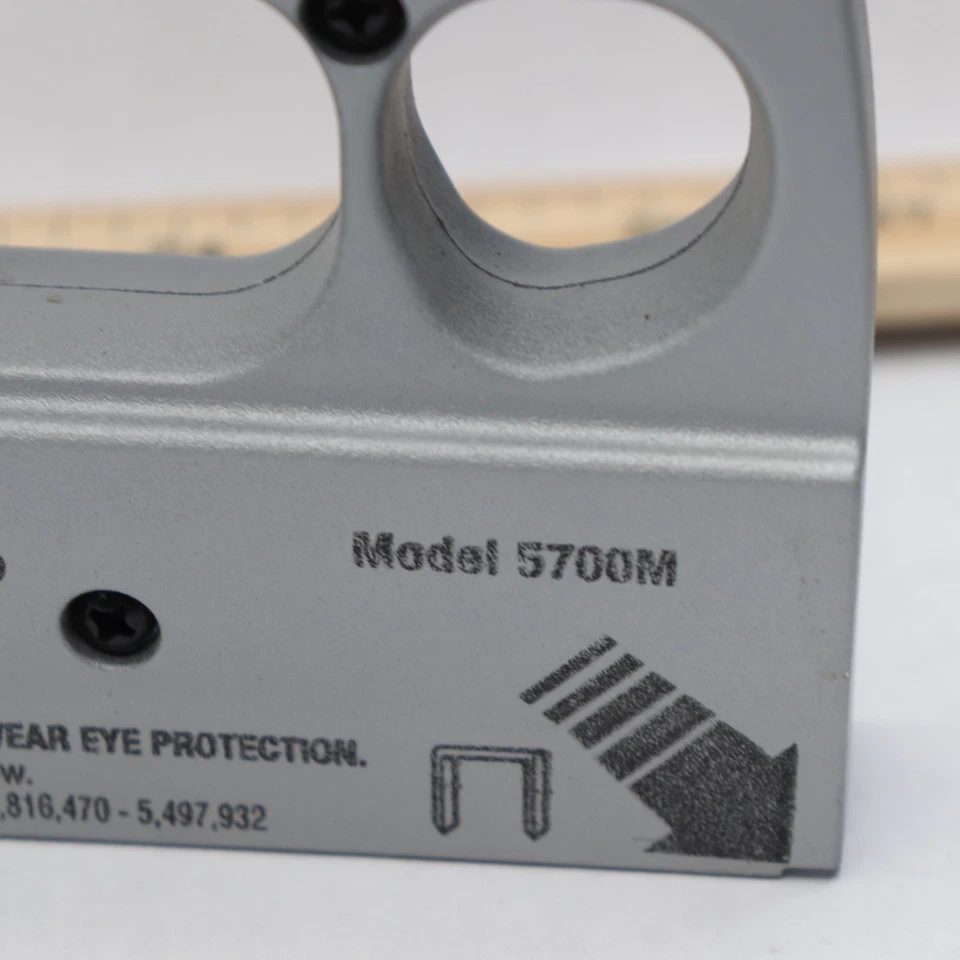 Sujetador de flecha para grapadora PowerShot resistente 5700M Foto 3 de 4