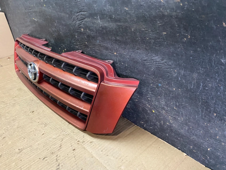 Parrilla superior delantera Toyota Highlander 2001 a 2003 con emblema OEM U6352 DG Foto 2 de 4