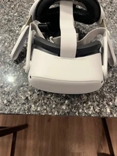 Oculus Quest 2 All-in-one VR Headset - White 128GB Headset ONLY w headstrap