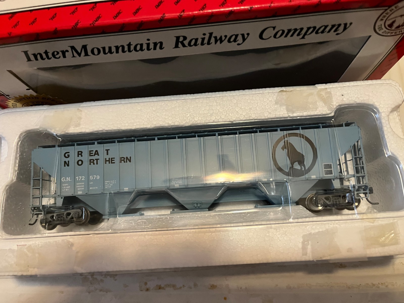 GREAT NORTHERN HO scale PS 2 4750 3 bay hopper "Mystery Car" by InterMountain 