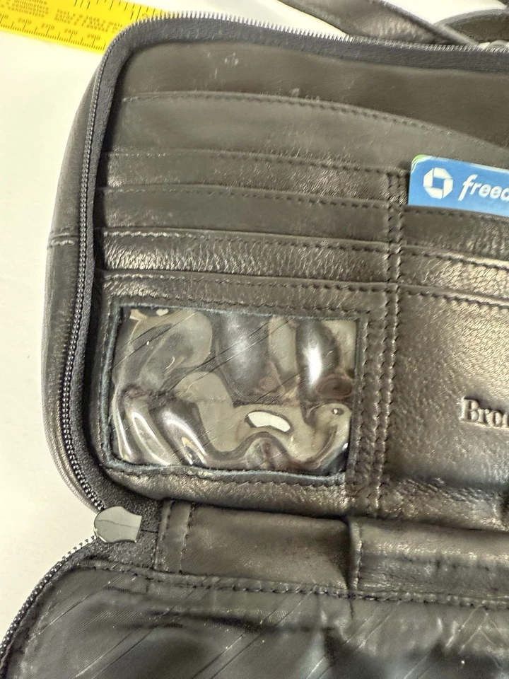 Brookstone genuine black leather Mens organizer/passport holder shoulder bag - Image 4 of 4