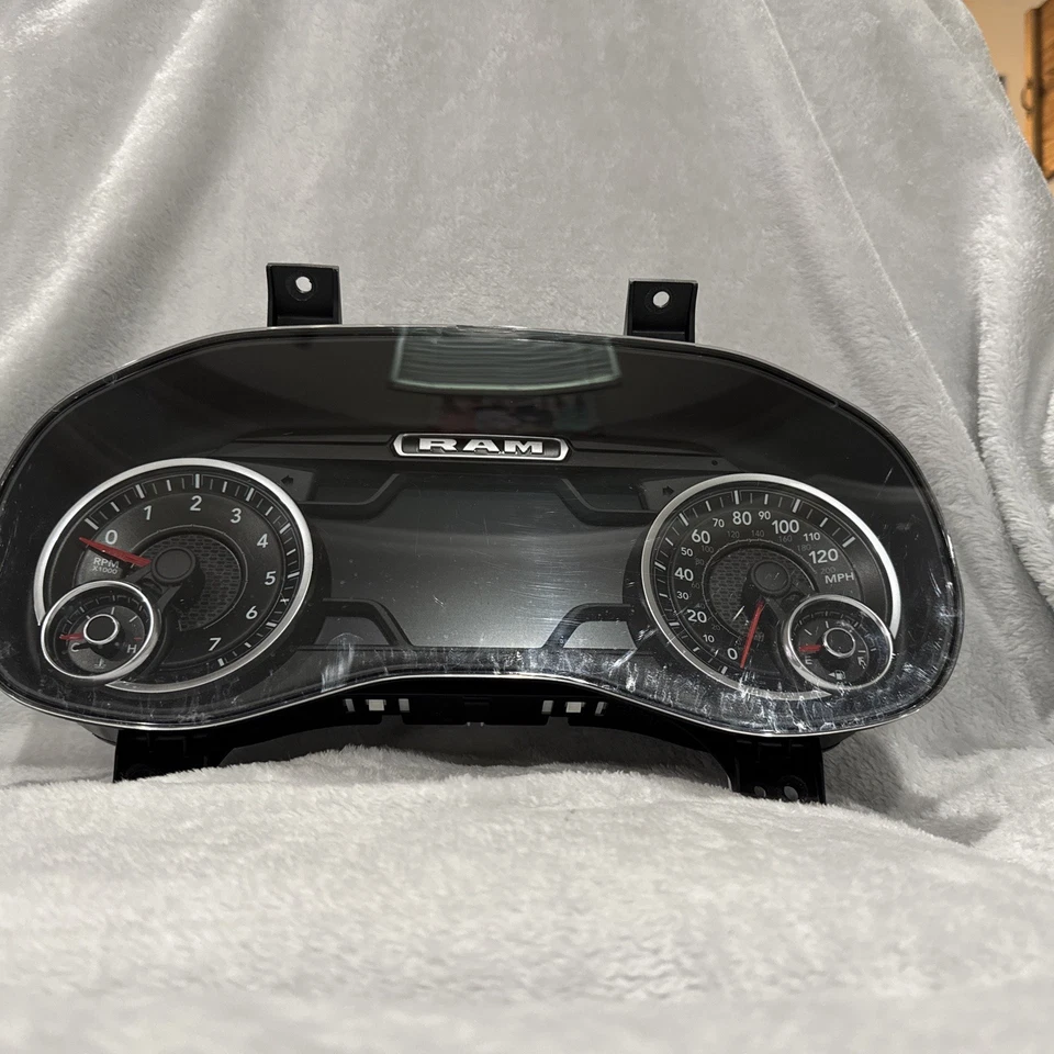 2022 RAM 2500 OEM SPEEDOMETER INSTRUMENT GAUGE CLUSTER 7” EVIC - Image 2 of 4